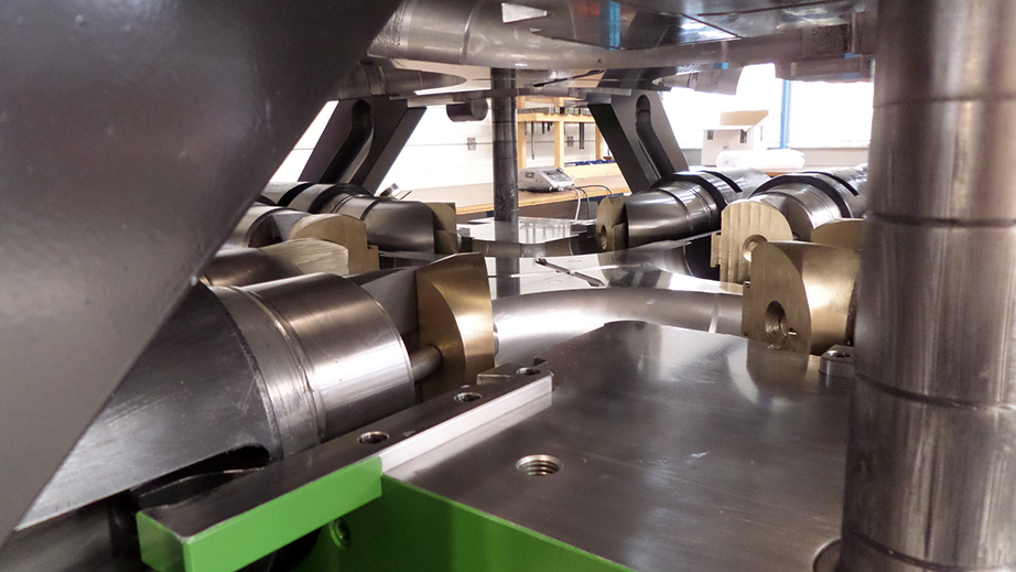 0 complex core injection mould 4
